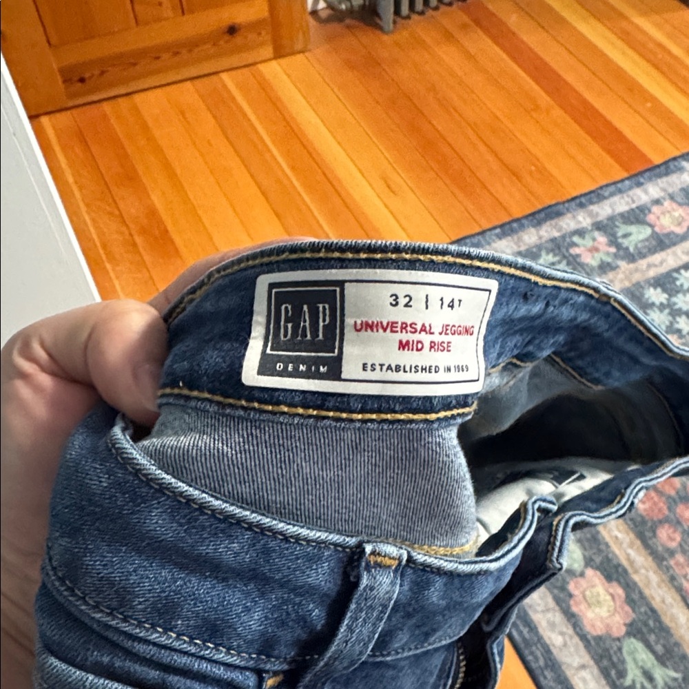 Gap Jeans - Picture 3 of 3